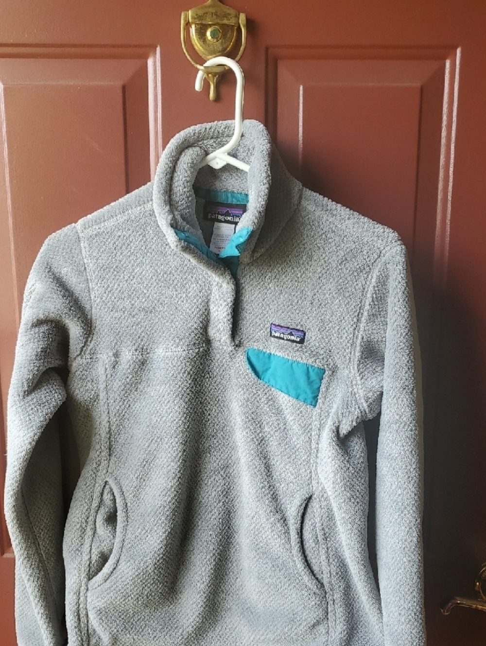 Patagonia Light Gray Fleece Polartec Pullover with Teal Pocket Accent